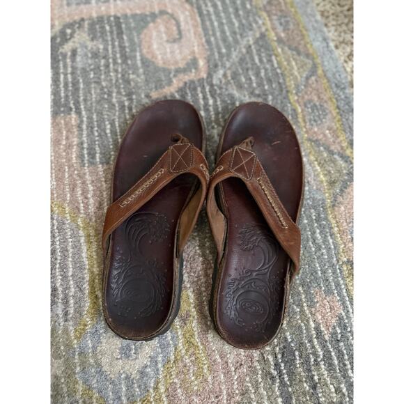 OluKai Tuahine / Ohana Men’s Size 13 Brown Leather Flip Flops Sandals ComfortArc - Picture 3 of 4